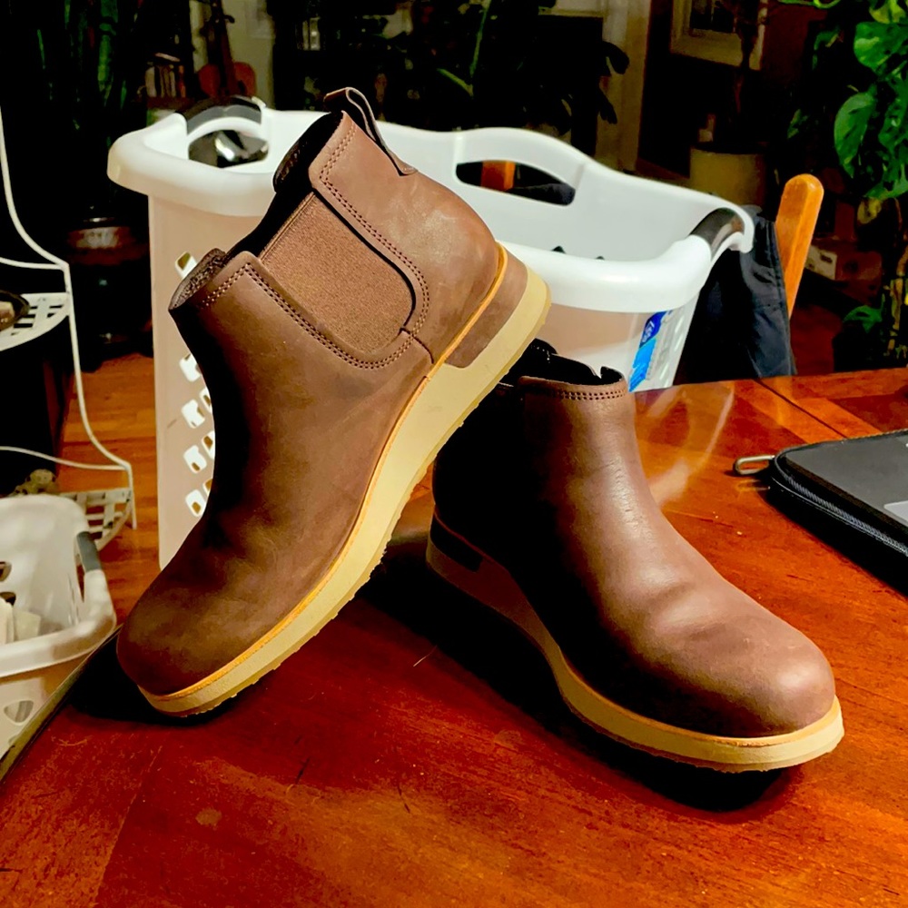 BRAND NEW brown Merrell Roam Chelsea boots- water resistant- size 8 1/2